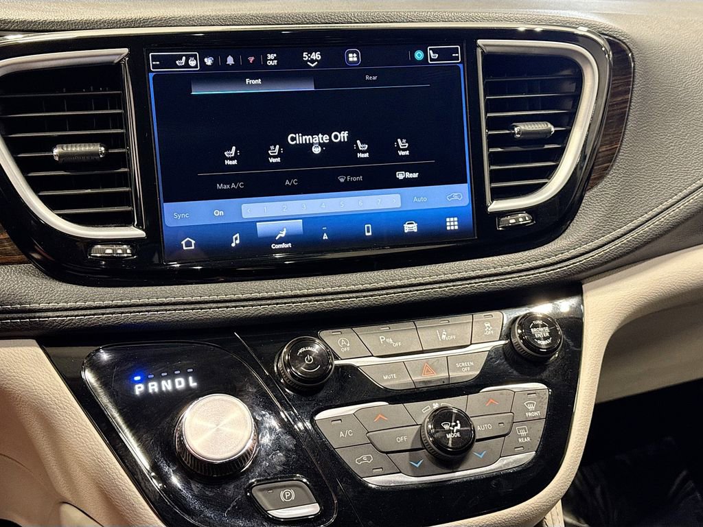 Used 2023 Chrysler Pacifica Limited image 14