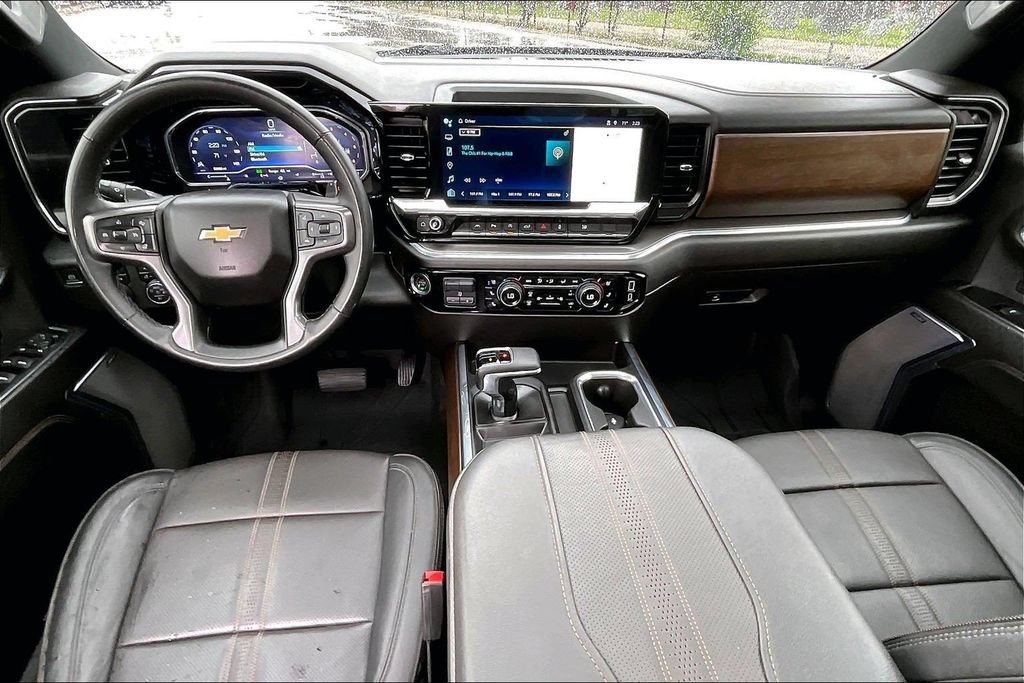 Used 2024 Chevrolet Silverado 1500 High Country w/ High Country Premium Package AWD/4WD image 14