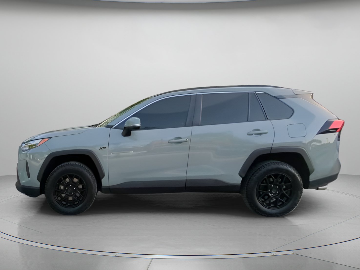 Used 2022 Toyota RAV4 XLE w/ Convenience Package FWD image 16