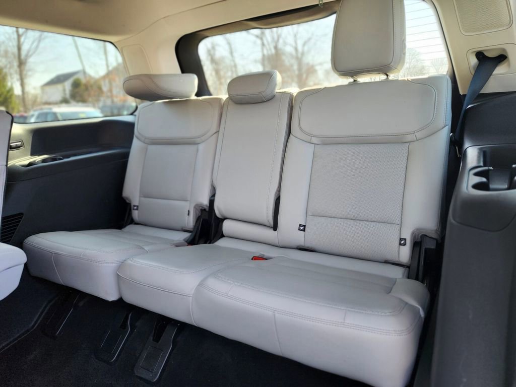 Certified 2025 Ford Expedition Platinum image 18