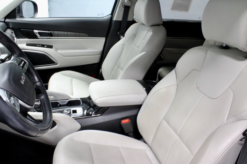 Used 2024 Kia Telluride EX w/ EX Captain's Chair Package FWD image 25