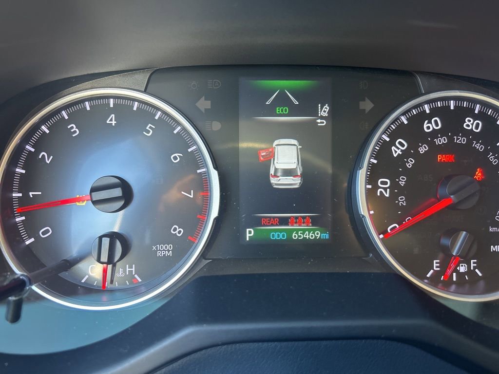 Used 2021 Toyota RAV4 LE image 6