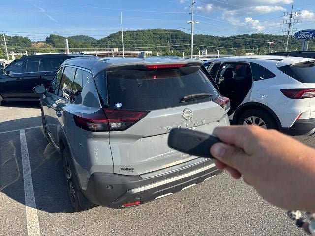 Used 2023 Nissan Rogue SL w/ SL Premium Package FWD image 6