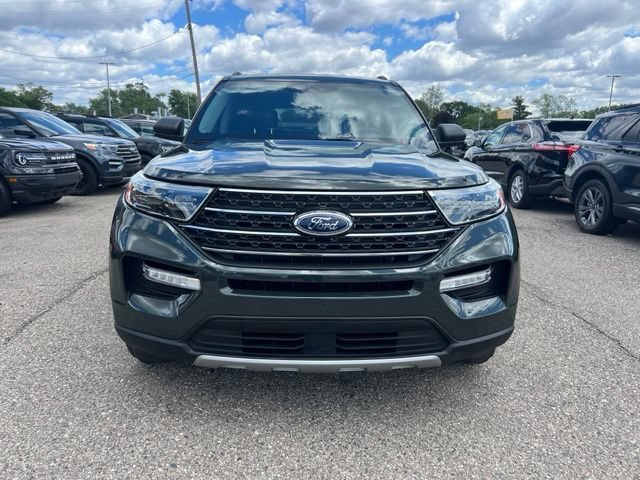 Certified 2023 Ford Explorer XLT w/ Equipment Group 202A AWD/4WD image 2