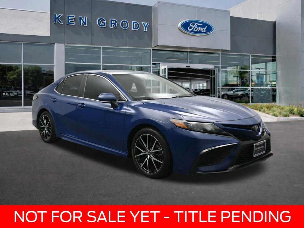 Used 2023 Toyota Camry SE w/ Cold Weather Package image 1