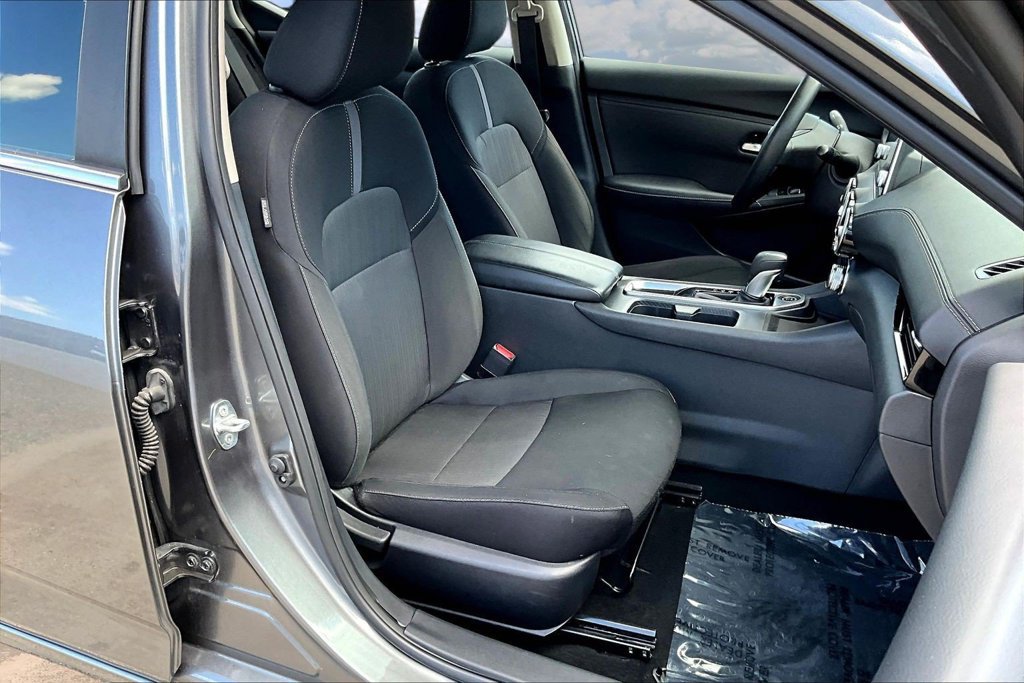Used 2025 Nissan Sentra SV FWD image 31