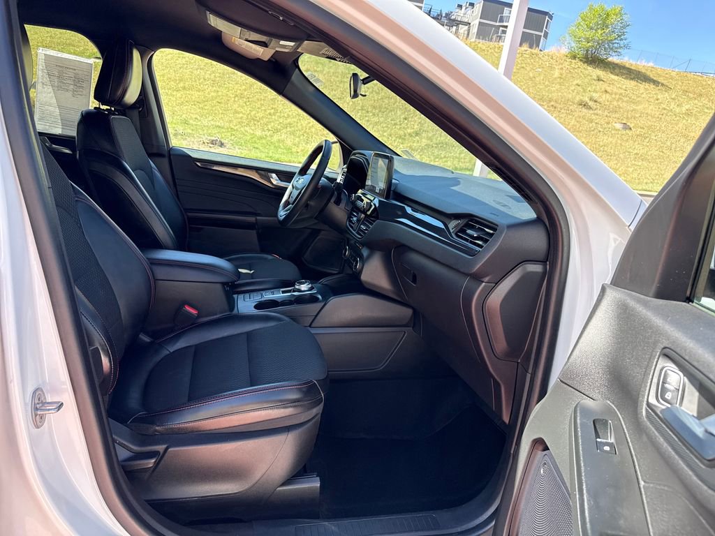 Certified 2023 Ford Escape ST-Line AWD/4WD image 28