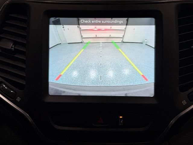 Used 2022 Jeep Cherokee Latitude Lux w/ Sun & Sound Group AWD/4WD image 29