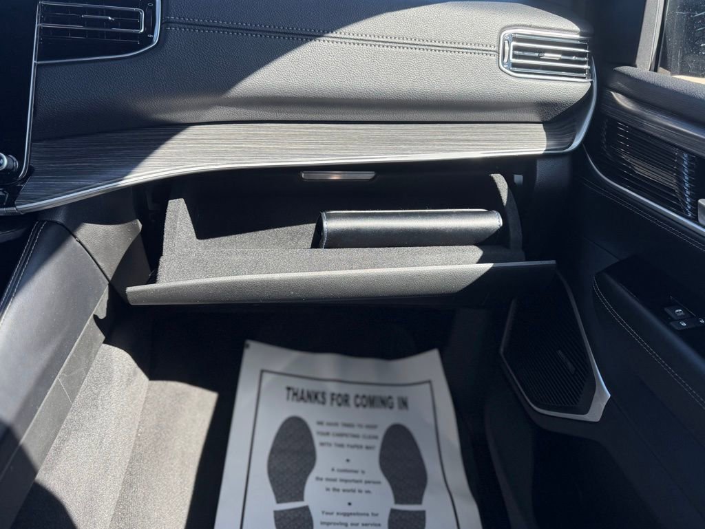 Used 2024 Jeep Wagoneer Series II w/ Flexible Seating Group image 29