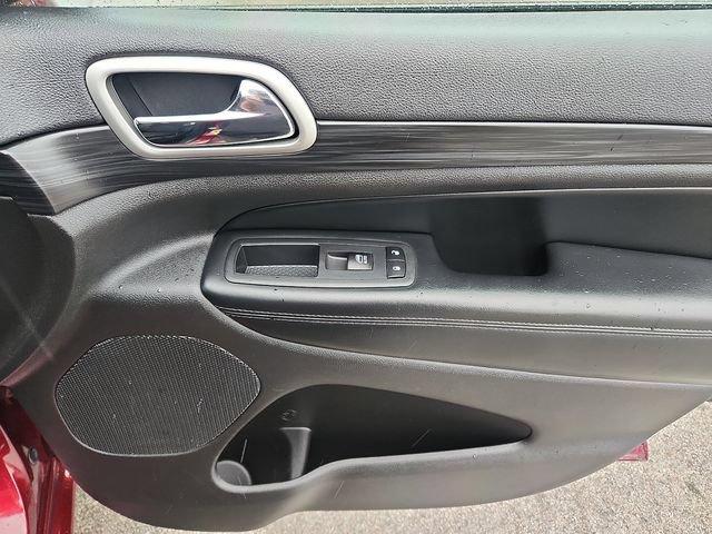 Used 2020 Jeep Grand Cherokee Altitude AWD/4WD image 34