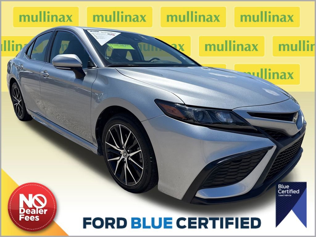 Used 2022 Toyota Camry SE FWD image 1