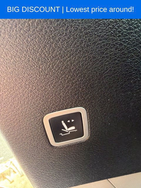 Used 2023 Chrysler Pacifica Touring-L FWD image 21