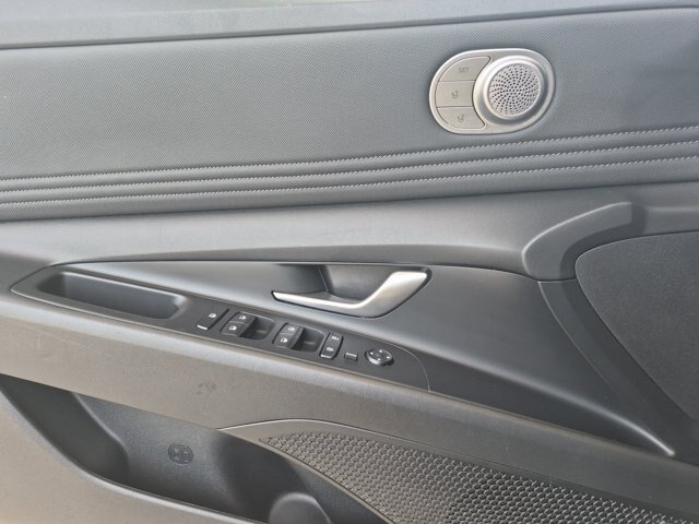 Used 2023 Hyundai Elantra Limited FWD image 13