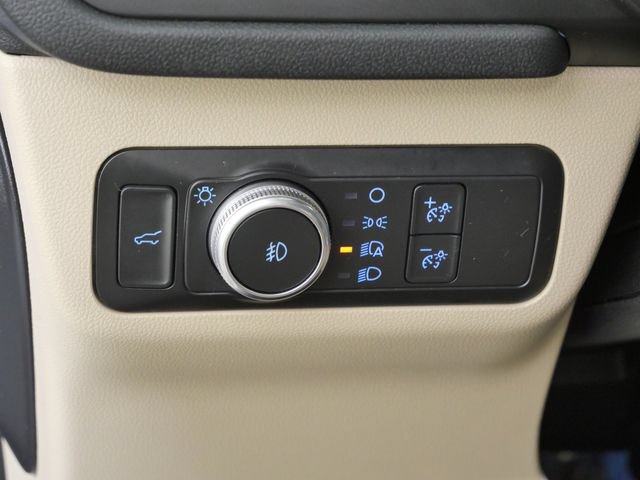 Certified 2020 Ford Escape Titanium AWD/4WD image 25