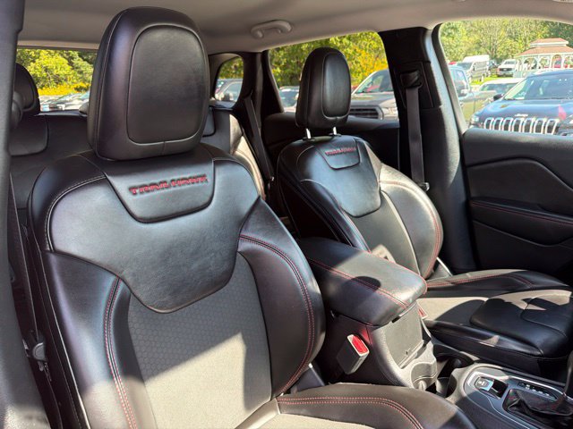Used 2019 Jeep Cherokee Trailhawk w/ Cold Weather Group AWD/4WD image 36