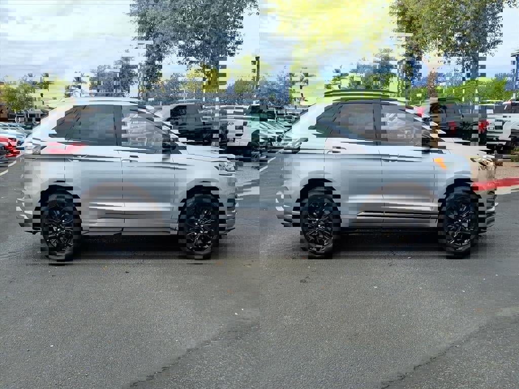 Certified 2022 Ford Edge SE w/ Black Appearance Package image 6