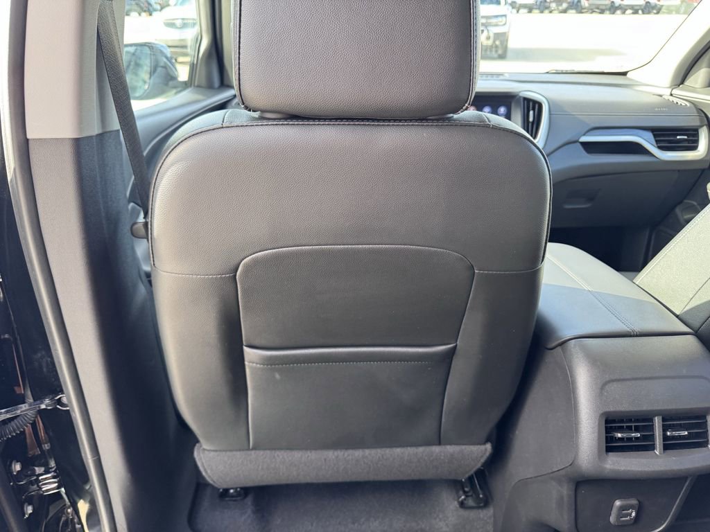 Used 2023 GMC Terrain SLT image 30