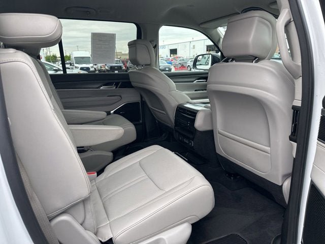 Used 2024 Jeep Wagoneer Series II w/ Flexible Seating Group AWD/4WD image 11
