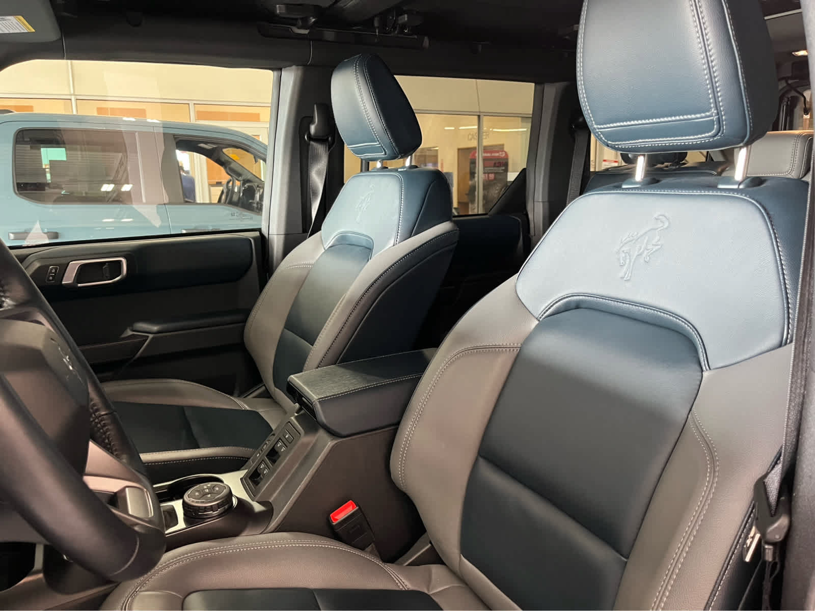 Certified 2024 Ford Bronco Outer Banks w/ Sasquatch Package AWD/4WD image 19