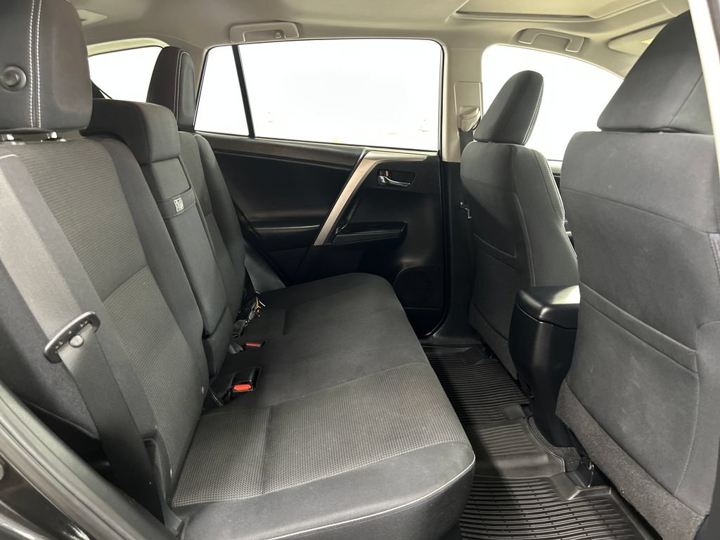 Used 2018 Toyota RAV4 XLE AWD/4WD image 29