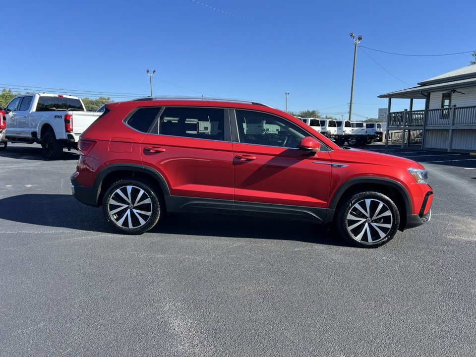 Used 2022 Volkswagen Taos SE image 2