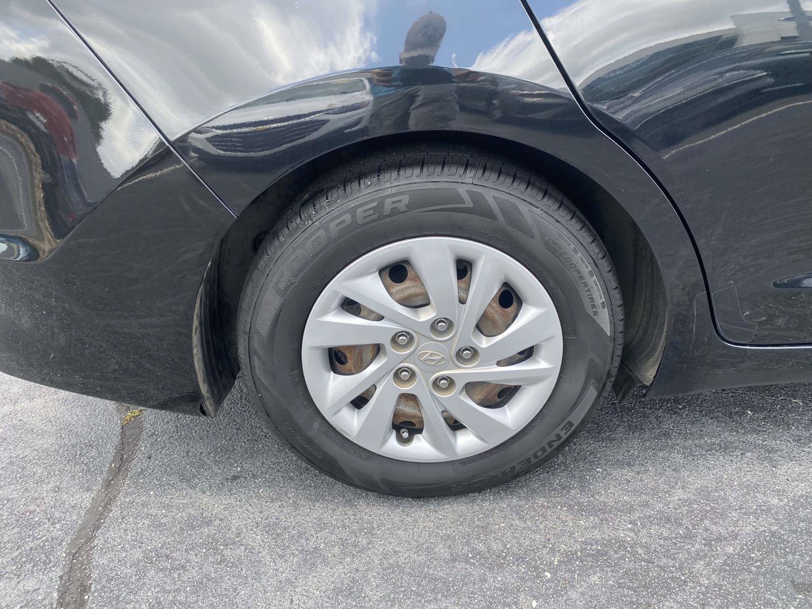 Used 2018 Hyundai Elantra SE FWD image 9