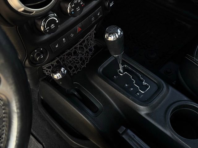 Used 2018 Jeep Wrangler Unlimited Sahara w/ Connectivity Group image 25