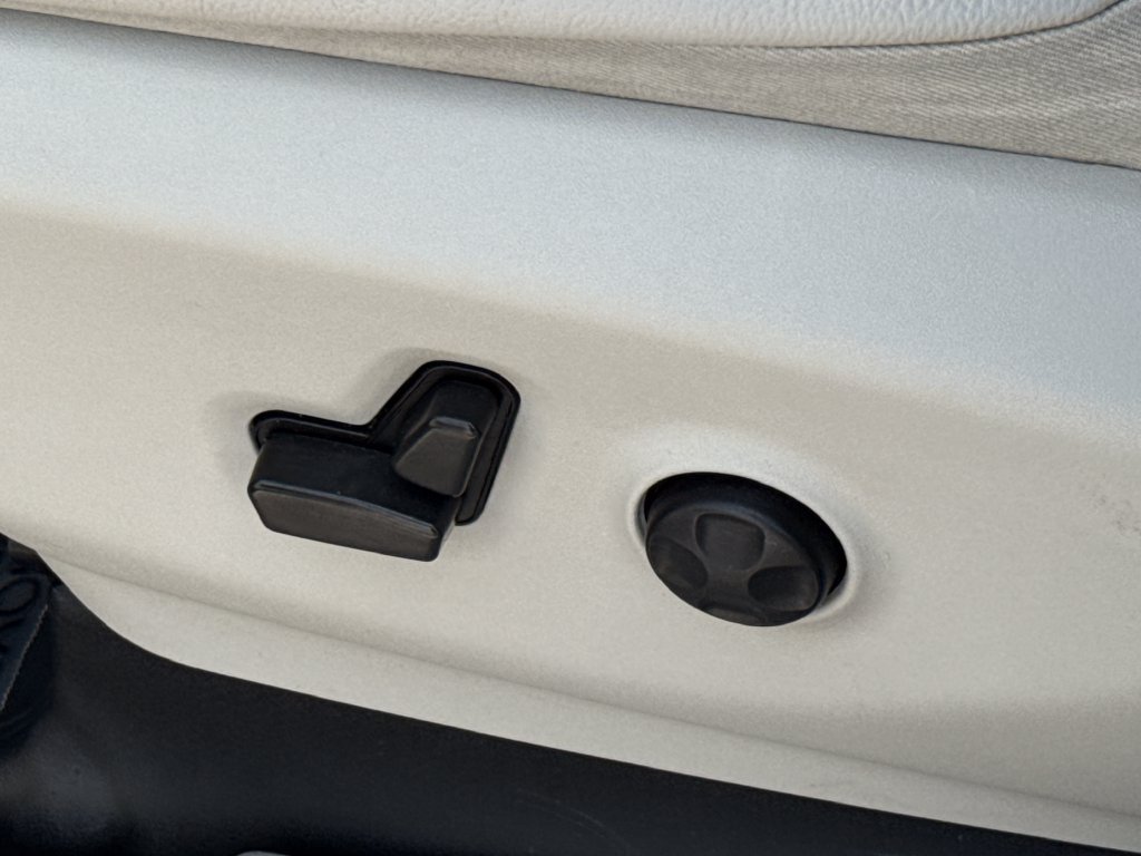 Used 2021 Chrysler Pacifica Touring-L FWD image 24