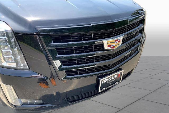 Used 2020 Cadillac Escalade Luxury w/ Escalade Sport Edition AWD/4WD image 35