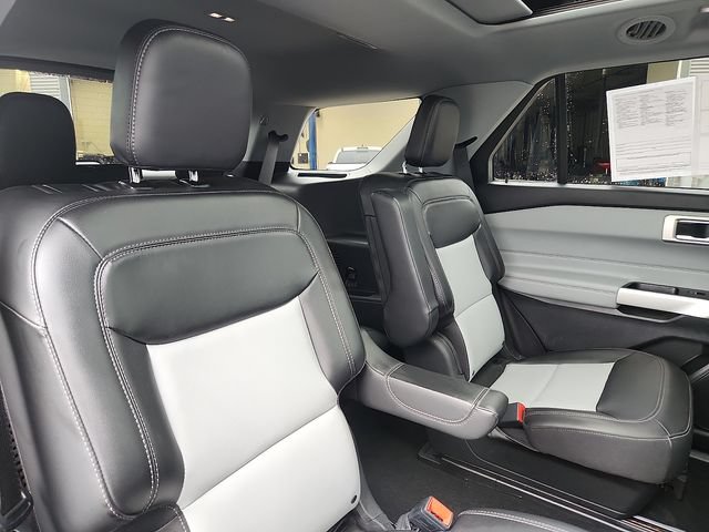 Certified 2022 Ford Explorer XLT w/ Equipment Group 202A AWD/4WD image 30