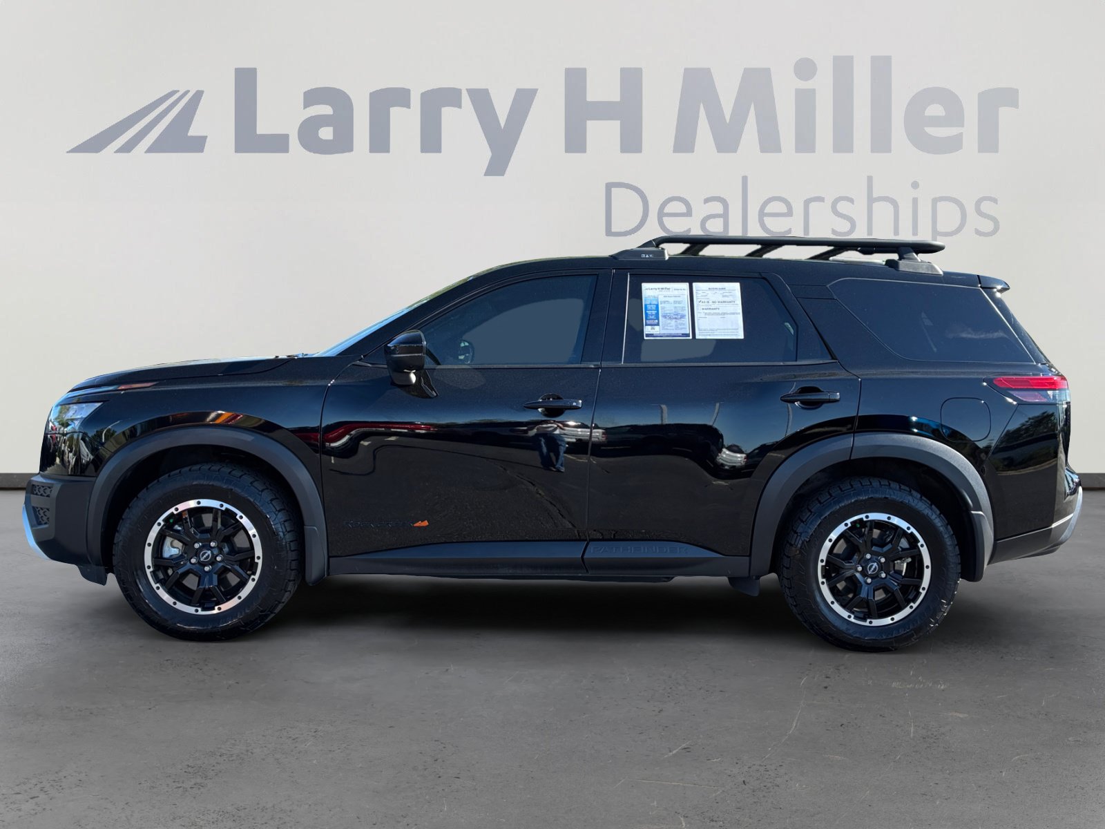 Used 2025 Nissan Pathfinder Rock Creek AWD/4WD image 2
