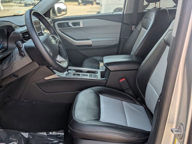 Certified 2022 Ford Explorer XLT w/ Equipment Group 202A image 15