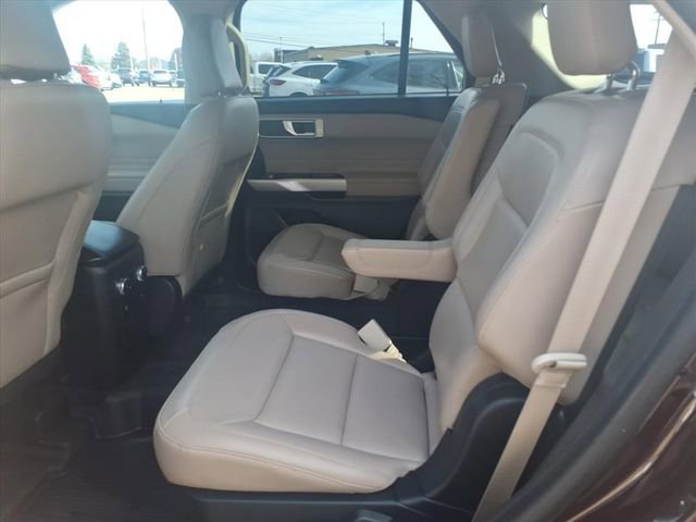Certified 2022 Ford Explorer XLT w/ Equipment Group 202A image 11
