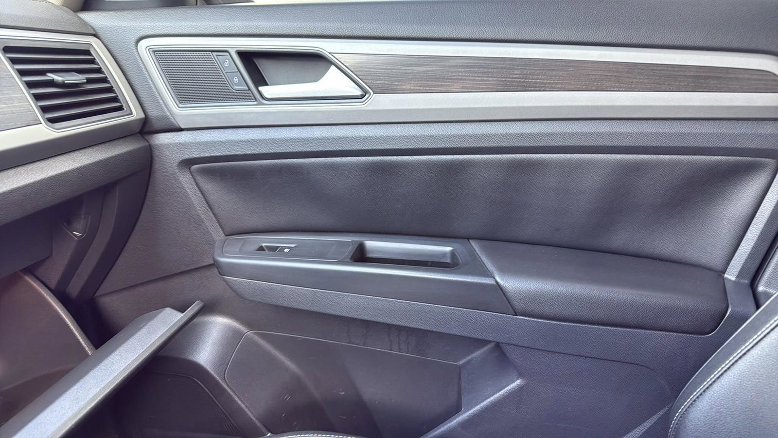 Used 2019 Volkswagen Atlas SE w/ Towing Package image 24