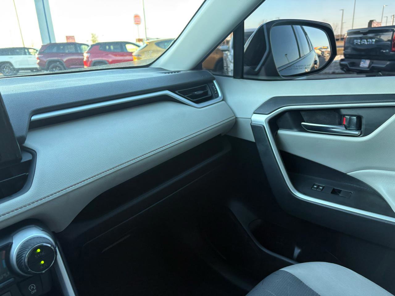 Used 2021 Toyota RAV4 XLE FWD image 20