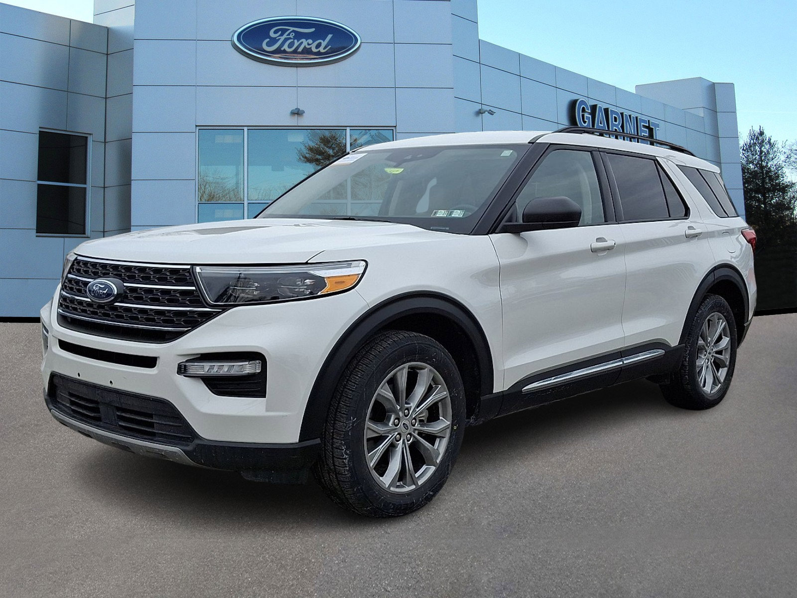 Certified 2023 Ford Explorer XLT w/ Equipment Group 202A AWD/4WD image 4