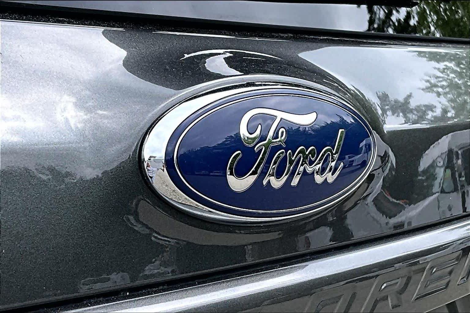 Certified 2018 Ford Explorer XLT w/ Equipment Group 202A AWD/4WD image 33