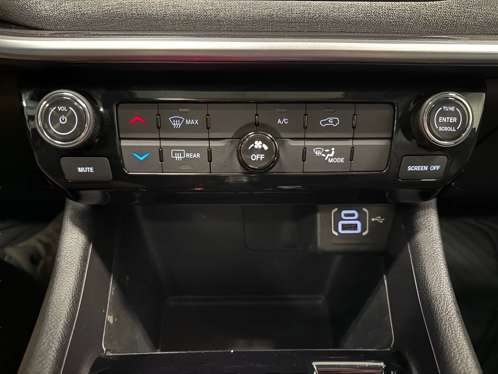 Used 2022 Jeep Compass Latitude w/ Sun and Sound Group AWD/4WD image 24