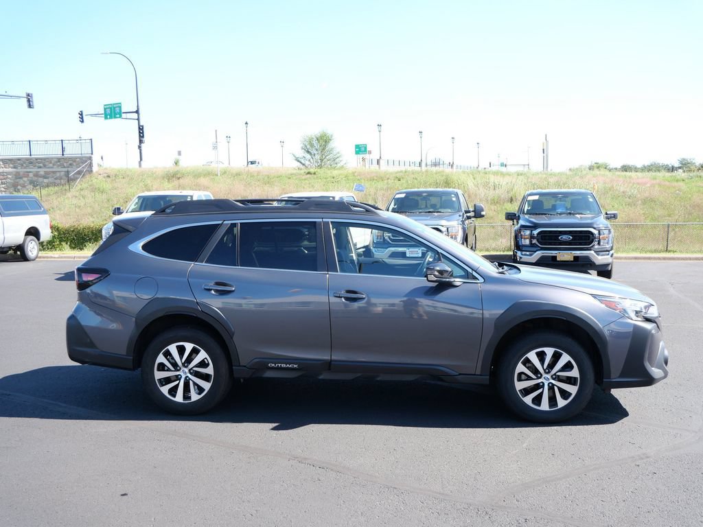 Used 2025 Subaru Outback Premium AWD/4WD image 5