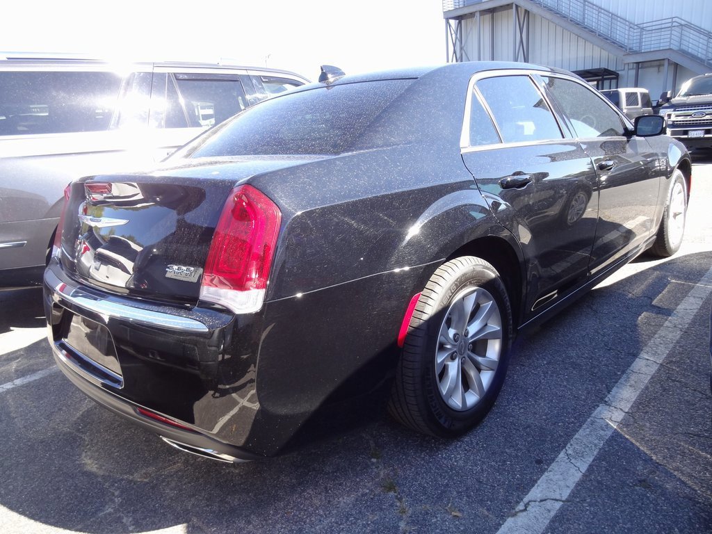 Used 2023 Chrysler 300 Touring image 2