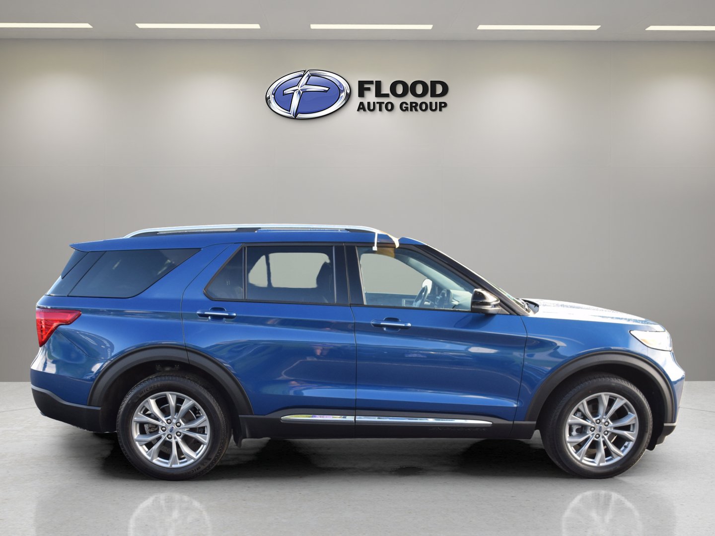 Certified 2023 Ford Explorer Limited w/ Limited Technology Package AWD/4WD image 3