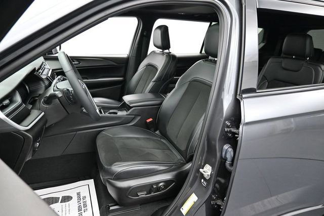 Used 2023 Jeep Grand Cherokee L Altitude AWD/4WD image 13