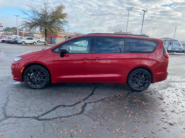 Used 2025 Chrysler Pacifica Limited video 2