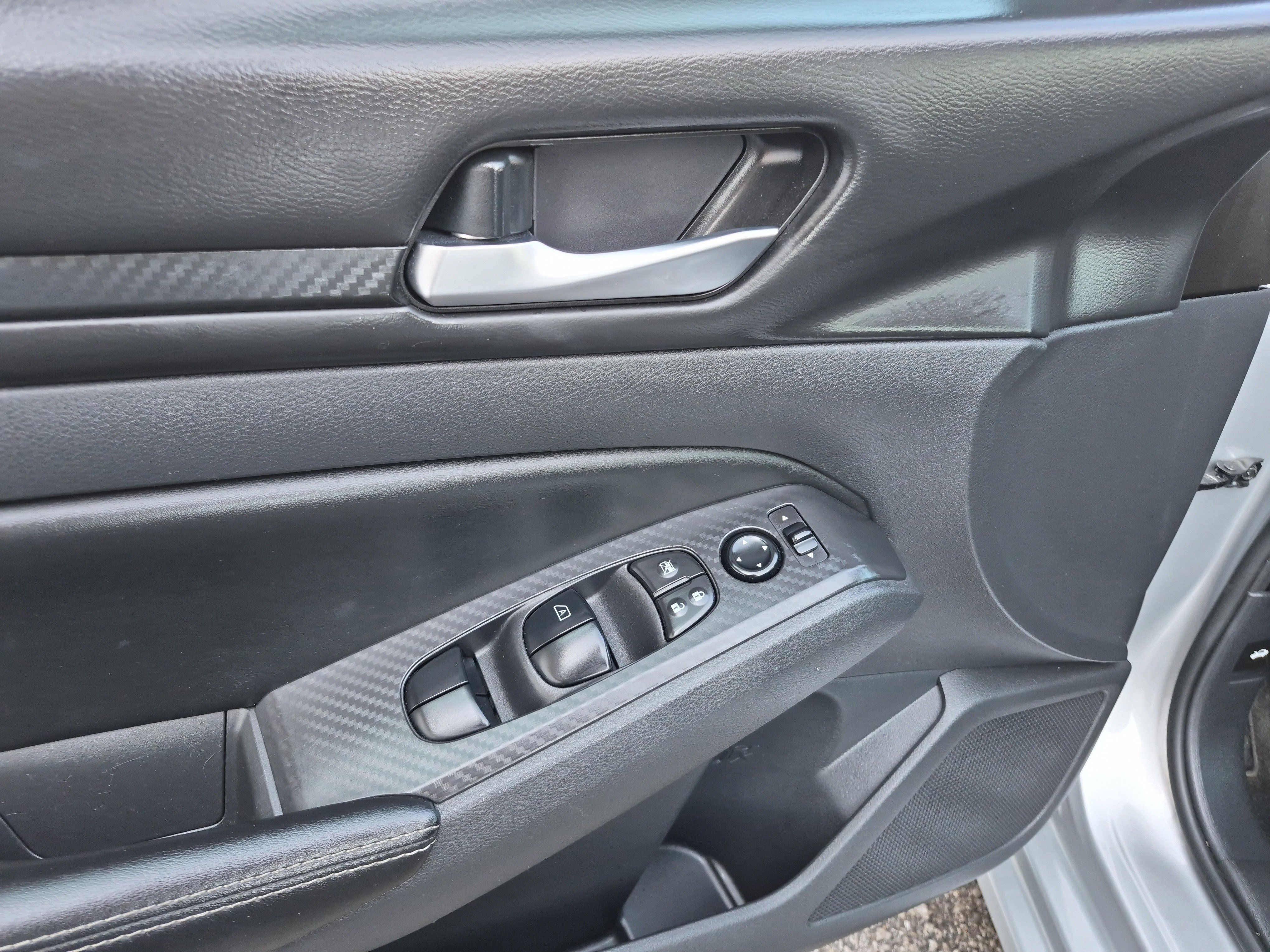 Used 2024 Nissan Altima 2.5 SV image 10