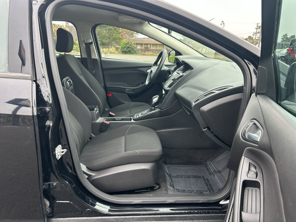 Certified 2017 Ford Focus SE FWD image 24