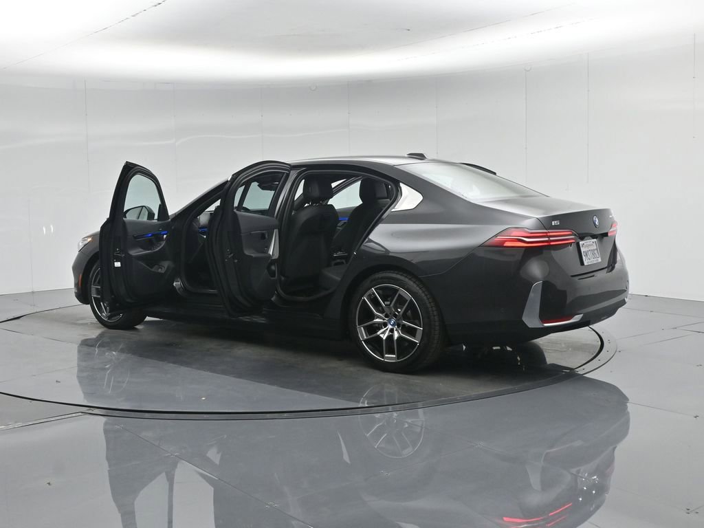 Used 2024 BMW i5 eDrive40i image 39