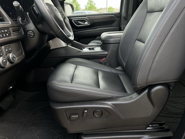 Used 2024 Chevrolet Suburban Z71 w/ Luxury Package AWD/4WD image 13