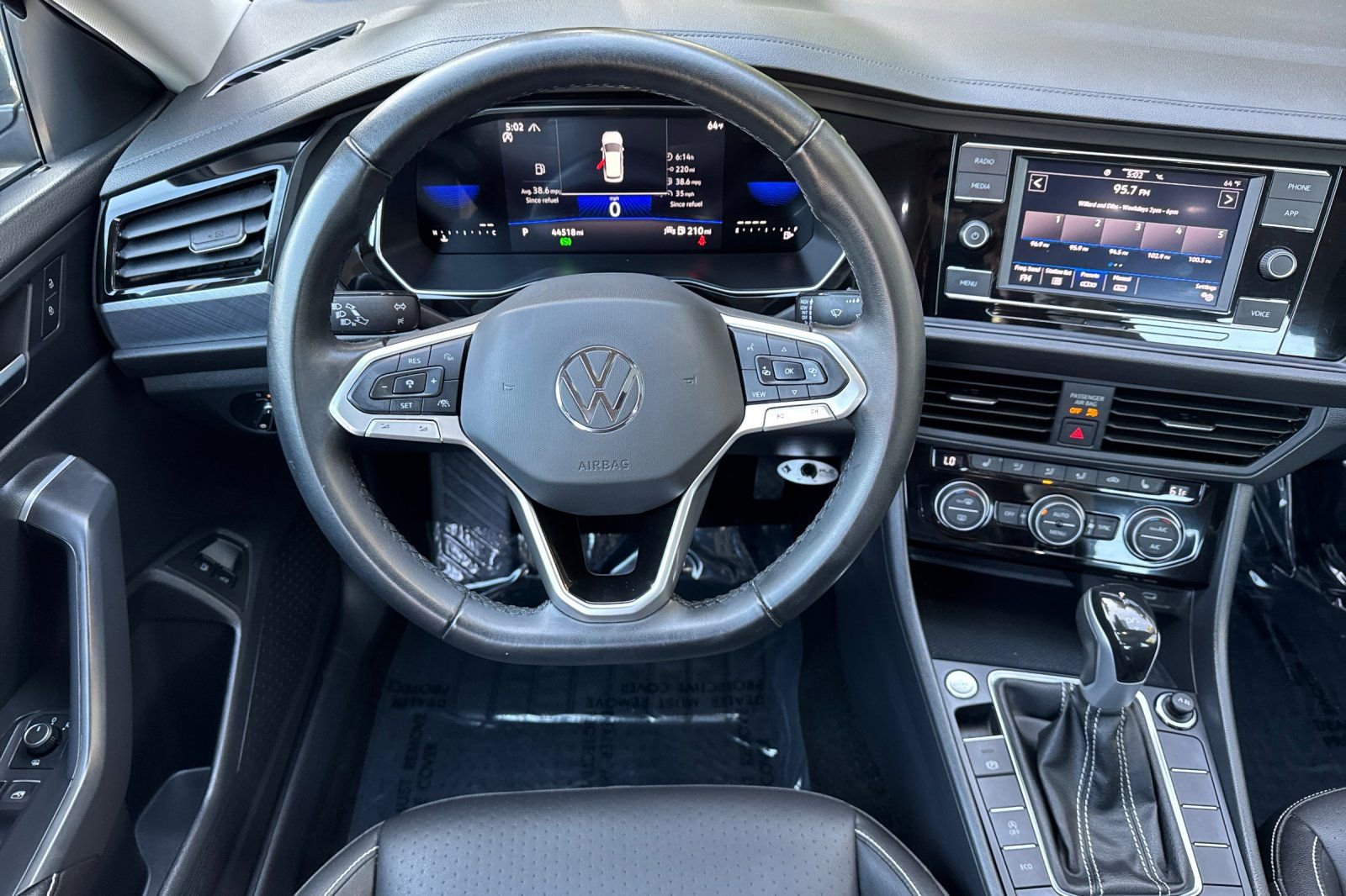 Used 2023 Volkswagen Jetta SE FWD image 16