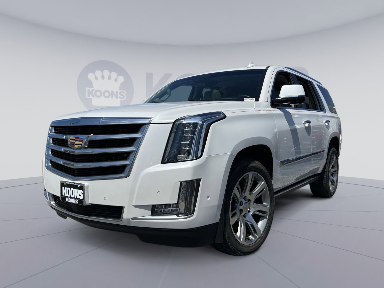 Used 2018 Cadillac Escalade Premium Luxury RWD image 1