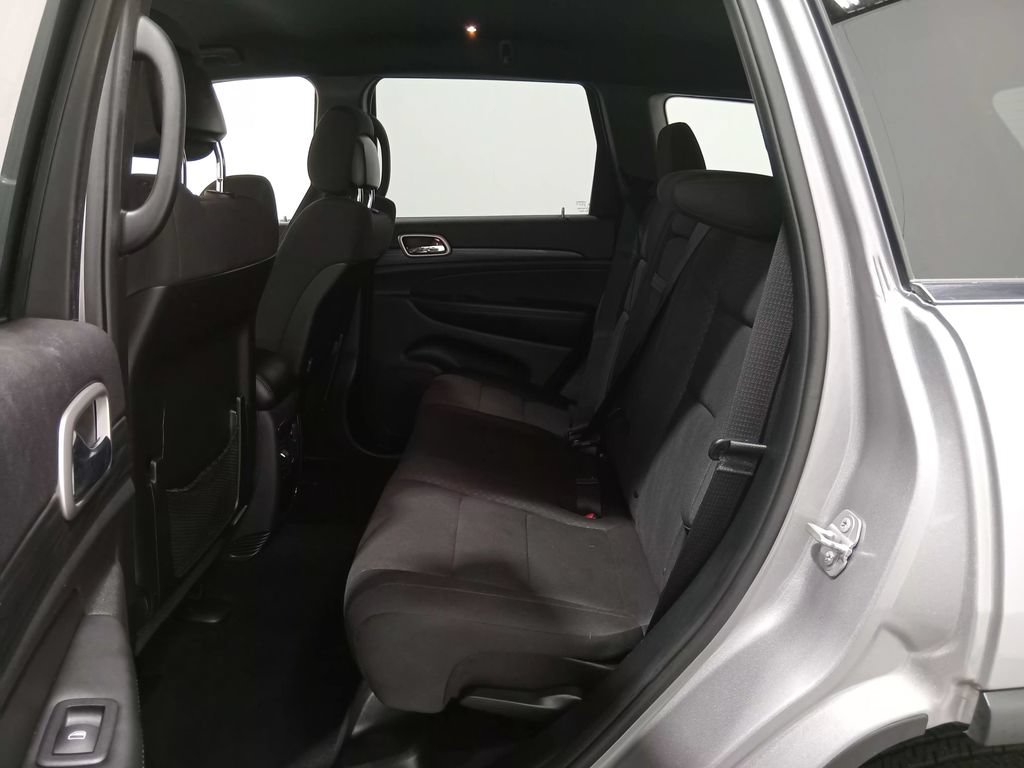 Used 2019 Jeep Grand Cherokee Laredo AWD/4WD image 12